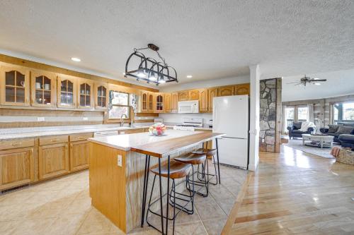 Panoramic Mtn Views Spacious Tennessee Home! in Newport, USA