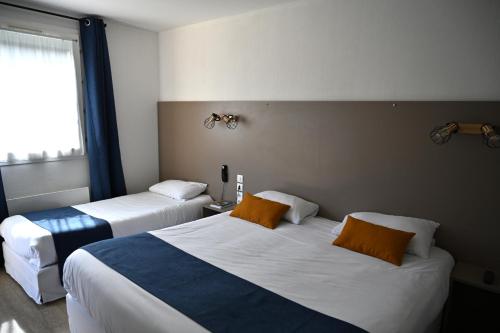 1 king bed, 2 twin beds