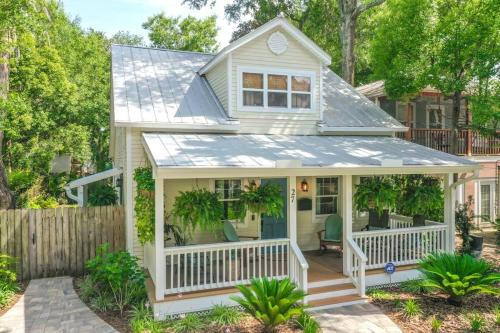 Casa DeSoto - Luxury Downtown Oasis - image 12