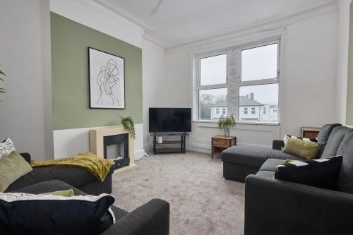 Large 4 Bedroom Home near Newcastle City Centre