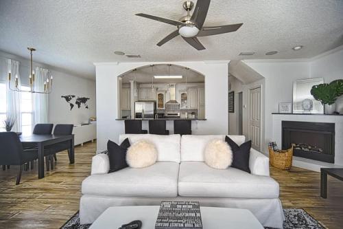 Private Romantic Retreat Mins DWTN Beach - main image