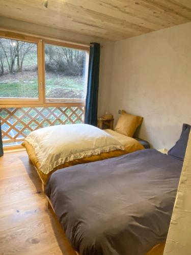 2 twin beds