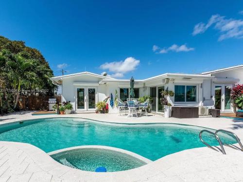 Beautiful Bayfront House 3Bed 2Bth Home parking in Dania Beach, USA
