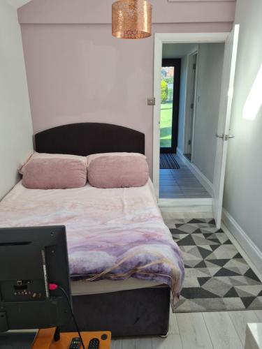 1 Bed Annex 2 mins from Harlow Mill train station