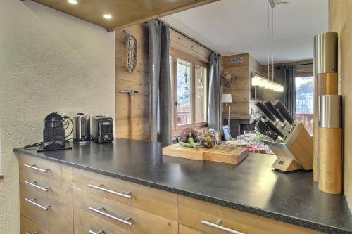 Cretes 15, Chimney And Terrace in ช็องเปรี