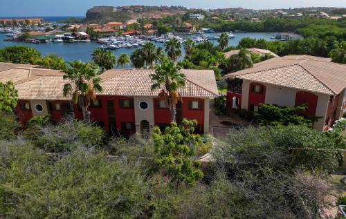 Buitenkant, Spanish Water View C1 in Marie Pampoen