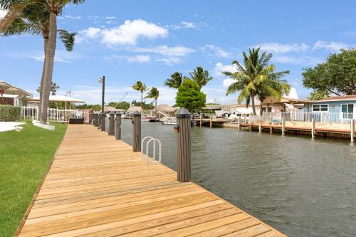 Beautiful Bayfront House 3Bed 2Bth Home parking in Dania Beach, USA
