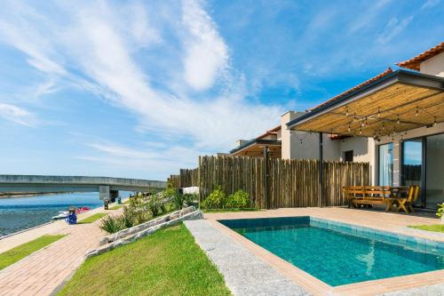 Casa com piscina e doca privada | Búzios Aretê