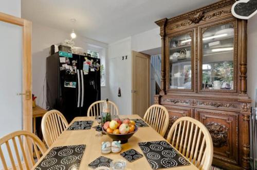 Cocina, StayInWoking at 30 Woodlands in Woking