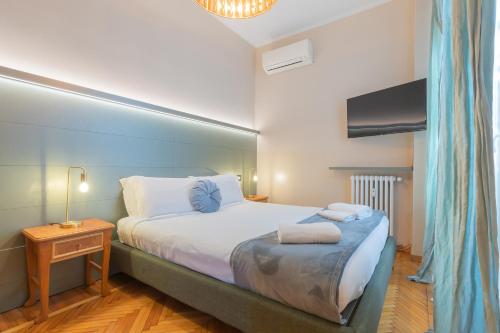 Milan Retreats Duomo Carrobbio Room Type - Studio with Balcony - Via dei Piatti 4
