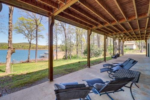 Tranquil Lakefront Greers Ferry Escape with Fire Pit