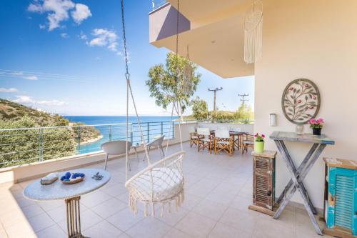 Balkons/terase, Spacious Villa by the sea in Pefkali (Korinthia)