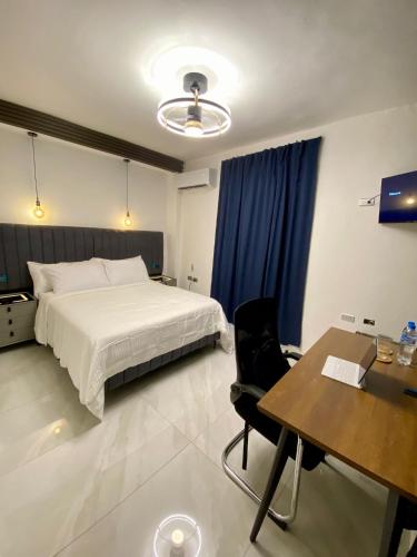 Superior Queen Room image 7