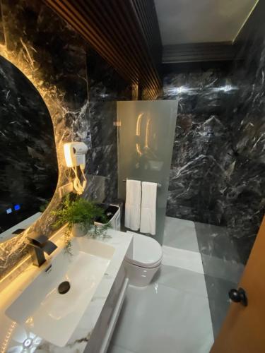 Standard Queen Room image 1