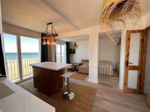 Estepona - Primera linea de playa y solarium Jo3 in ปลายา เดล ซอล บียากานา