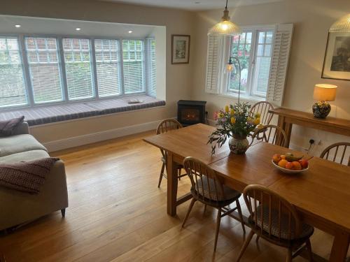 Hafan Hedd – a peaceful retreat in the heart of Aberaeron, sleeps up to 6, dog friendly