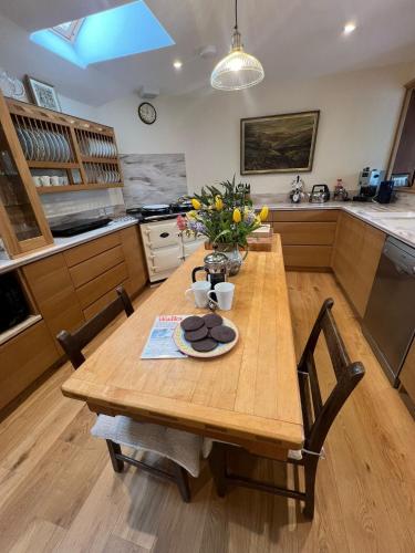 Hafan Hedd – a peaceful retreat in the heart of Aberaeron, sleeps up to 6, dog friendly