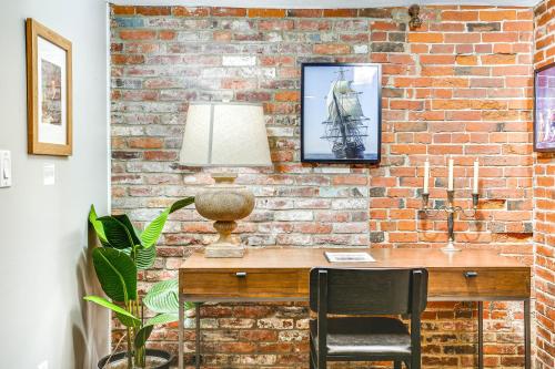 Chic Derby Square Condo in the Heart of Salem! in Salem, USA
