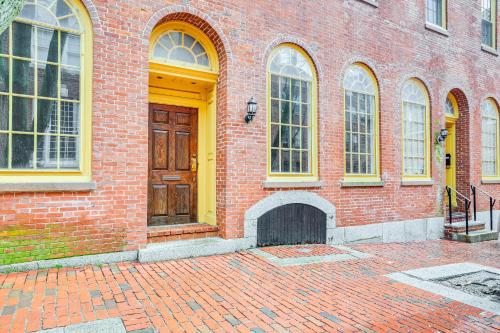 Chic Derby Square Condo in the Heart of Salem! in Salem, USA