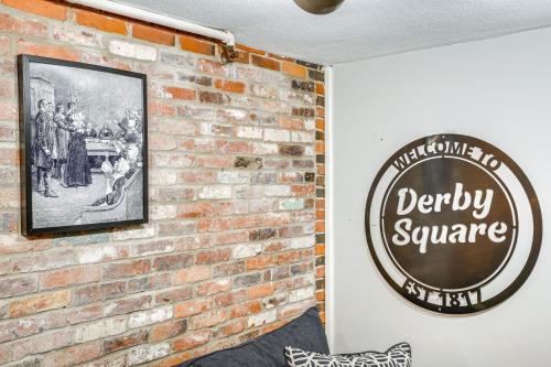Chic Derby Square Condo in the Heart of Salem! in Salem, USA