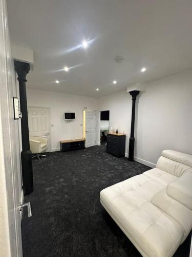 Spacious Ground Floor Flat