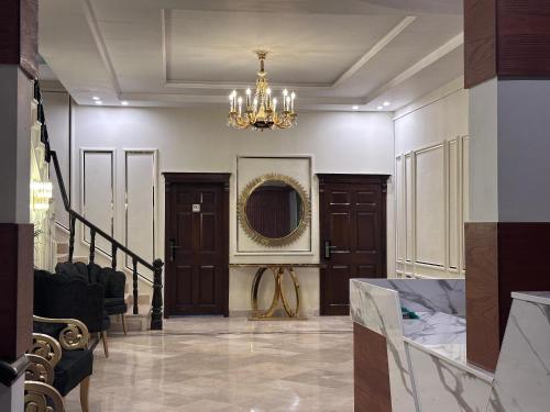 The Royal Residency - image 5