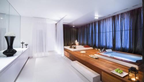 55239585 Aminess Maestral Hotel
