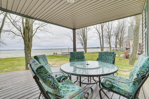 Family-Friendly Houghton Lake House Steps to Lake in Houghton Lake, USA