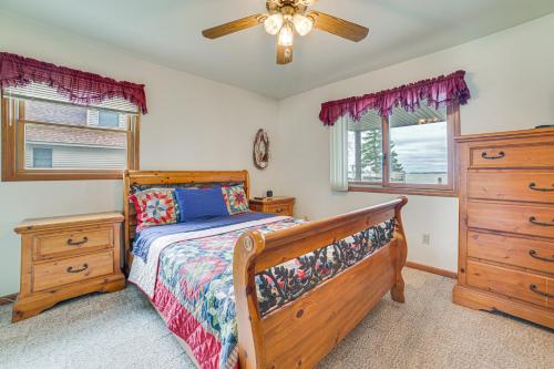 Family-Friendly Houghton Lake House Steps to Lake in Houghton Lake, USA