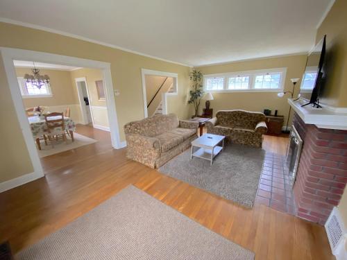 Cleveland Colonial in Family Area in Cleveland Heights, USA