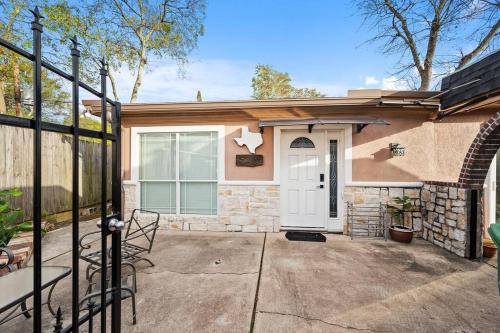 Cozy 2-BR Guesthouse in Southwest Houston in Houston, USA