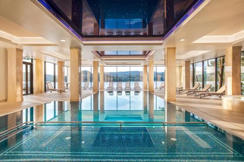 Heron Live Hotel