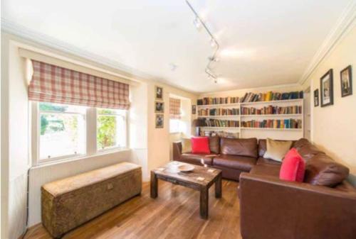 Місця відпочинку та розваги, Carphin House near St Andrews - Sleeps 18 in Fife