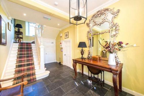 Вхід, Carphin House near St Andrews - Sleeps 18 in Fife
