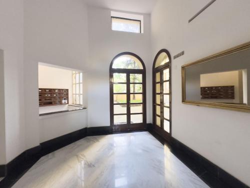 St John Basilica Lovely Tower Apartment - image 8