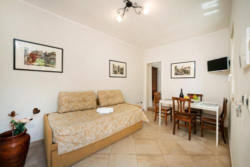 Apartment with partial Sea View image 3