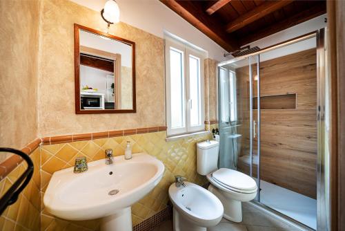 Apartment with partial Sea View image 1