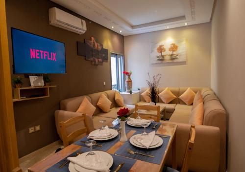 C101- Cosy and stylish apartment with King Size Bed- Belvédère, Casablanca (foto 3)