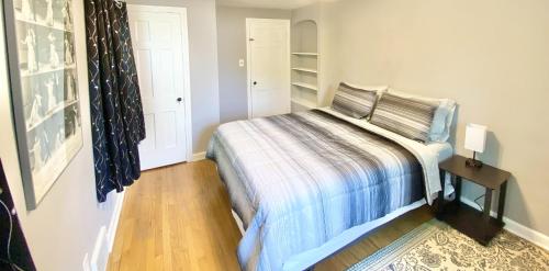 Fenced-in Backyard, Univ Hts Charmer, 3 Bed in Cleveland Heights, USA
