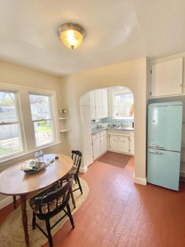 Fenced-in Backyard, Univ Hts Charmer, 3 Bed in Cleveland Heights, USA