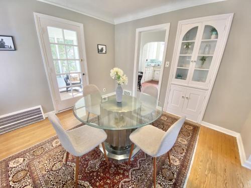 Fenced-in Backyard, Univ Hts Charmer, 3 Bed in Cleveland Heights, USA