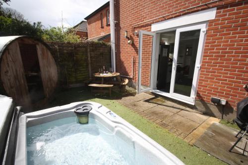 Garden, Holiday Home Hot Tub & Sauna in Talbot and Branksome Woods