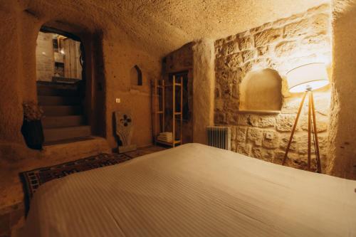 Anatolia Raymonde Cave House