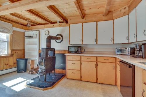Lakefront Maine House ~ 4 Mi to Colby College in Waterville (Maine)