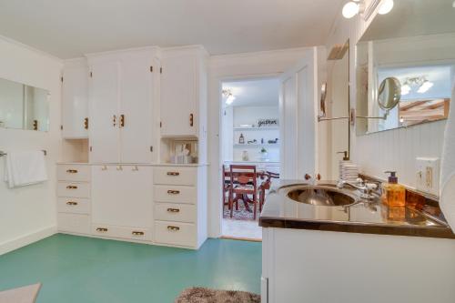 Lakefront Maine House ~ 4 Mi to Colby College in Waterville (Maine)
