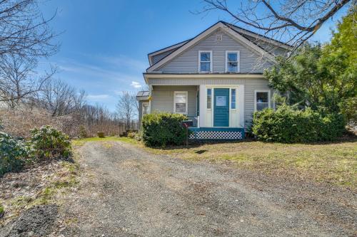 Lakefront Maine House ~ 4 Mi to Colby College in Waterville (Maine)