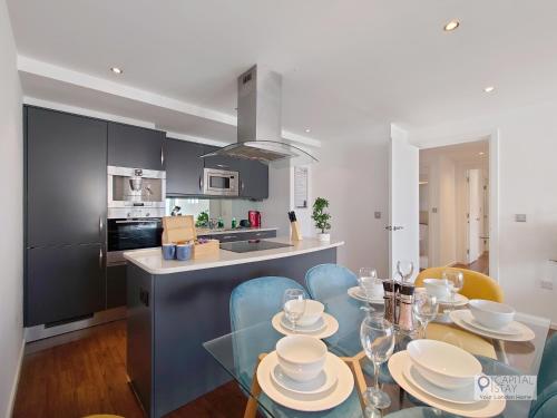 Deluxe Two Bed Apartment by London ExCeL & O2 1
