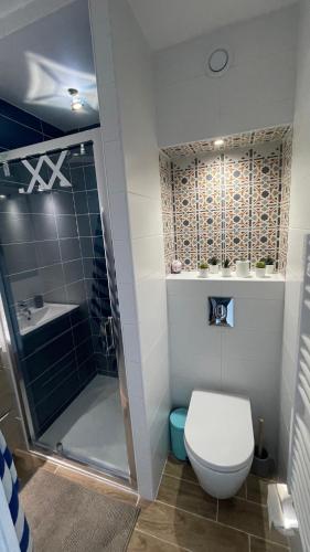 Bathroom, Joli studio vue mer, piscine, Tennis, Parking in Maure