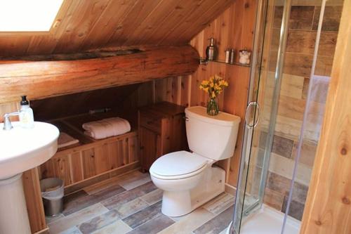 The Kresge Kabin - Authentic Grand Log Cabin. in Vermont Ventures, USA