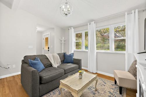 Cozy Uptown Guest House - image 2